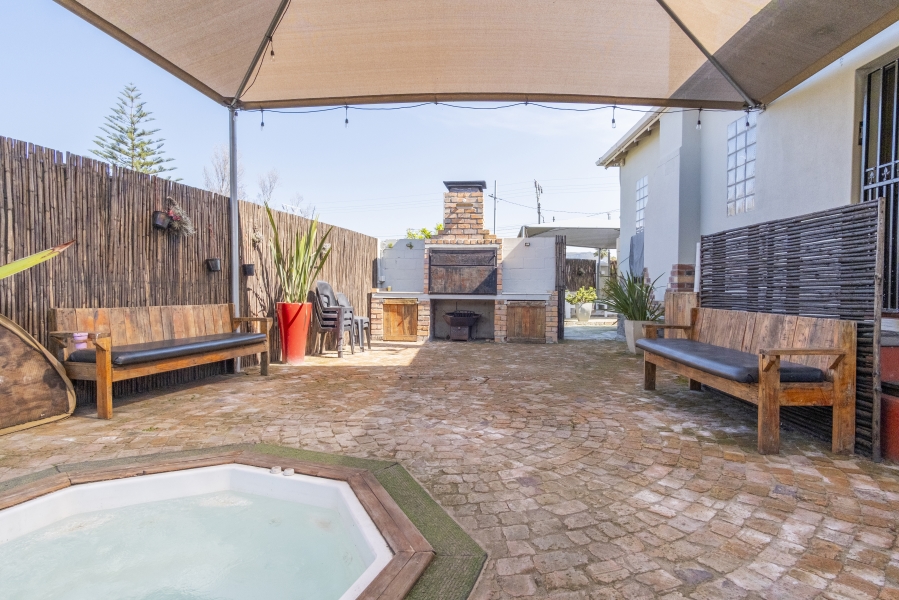 5 Bedroom Property for Sale in Wynberg Western Cape
